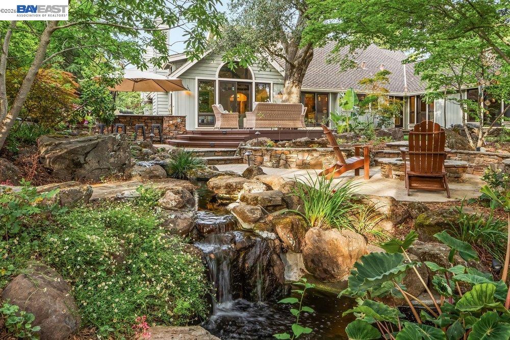 715 Fair Oaks Dr