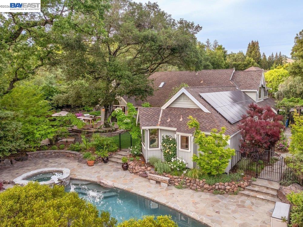 715 Fair Oaks Dr