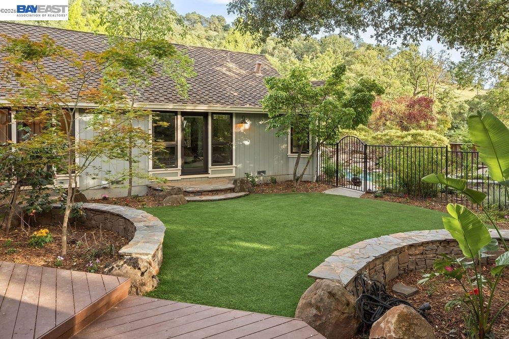 715 Fair Oaks Dr