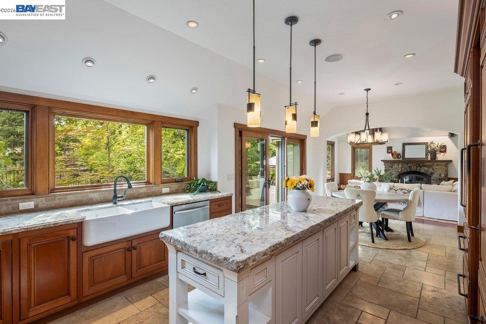 715 Fair Oaks Dr