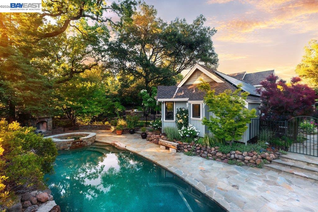 715 Fair Oaks Dr