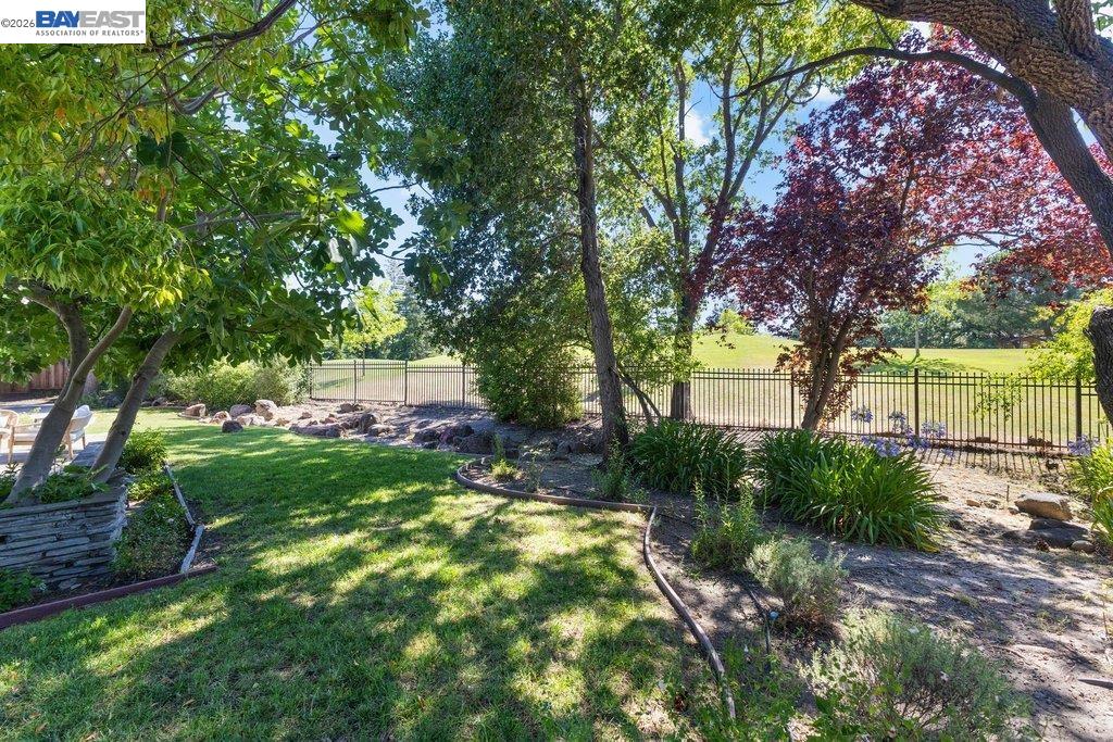 3180 Roundhill Rd