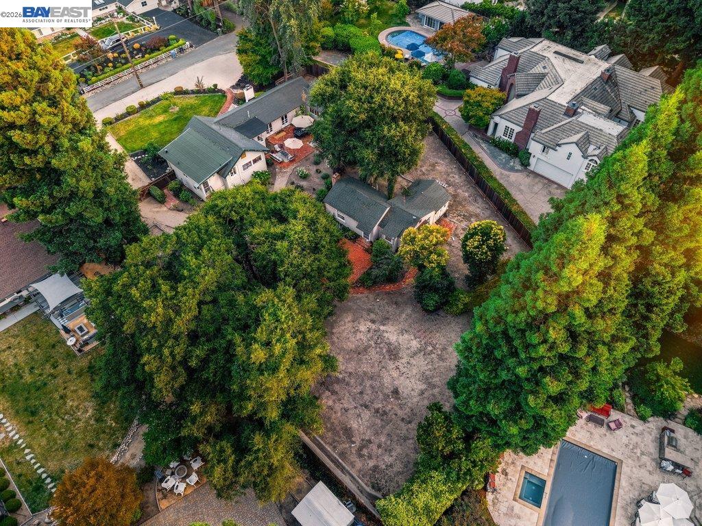 208 South Ave