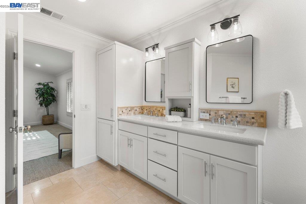 1208 Cheshire Cir