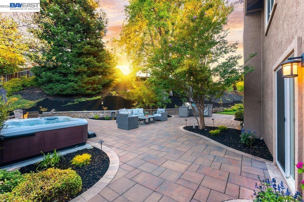 1208 Cheshire Cir