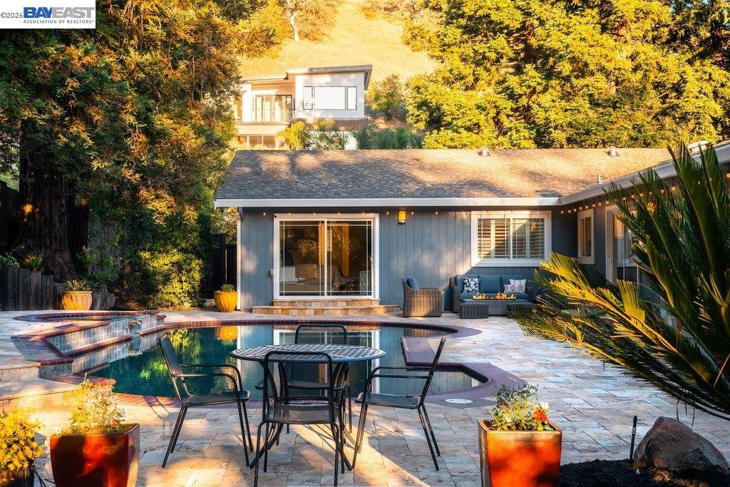 3081 Oakraider Dr