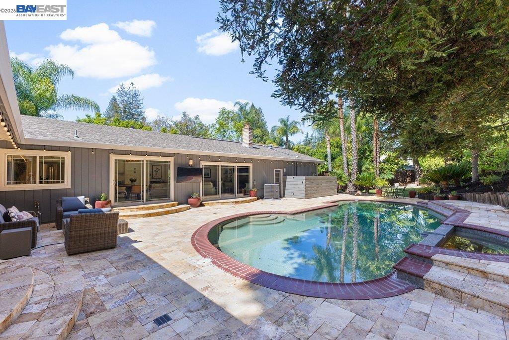 3081 Oakraider Dr