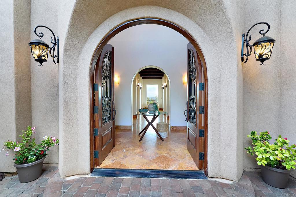 6811 VIANDA COURT