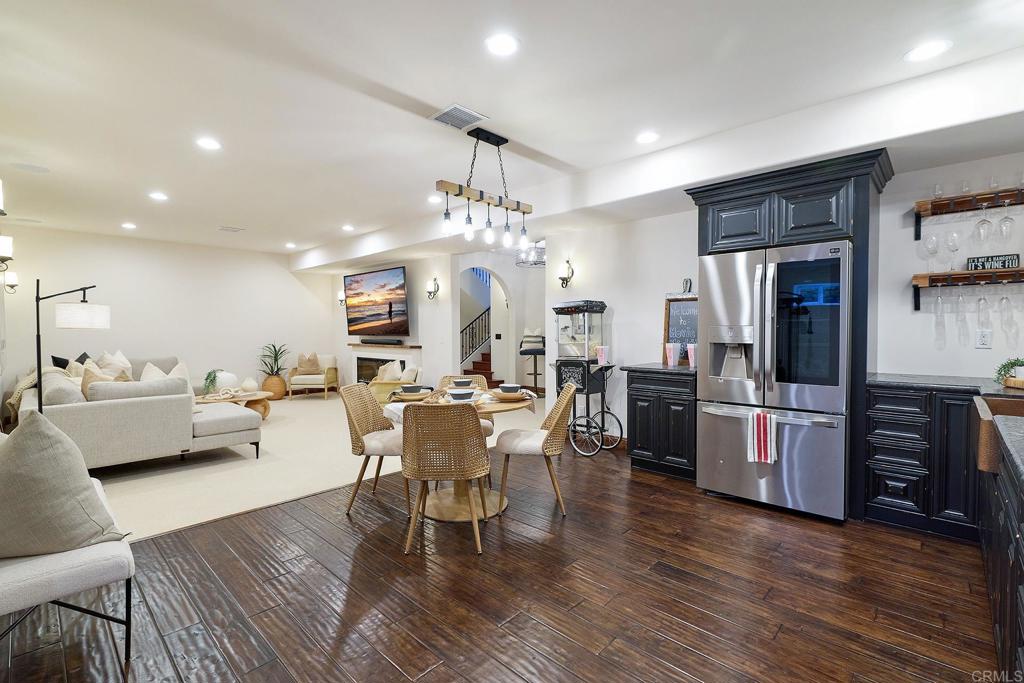6811 VIANDA COURT