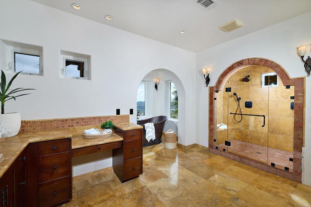 6811 VIANDA COURT