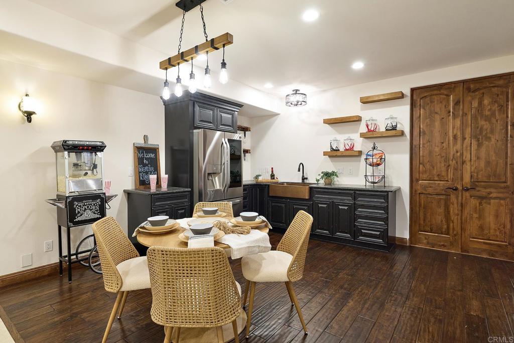6811 VIANDA COURT