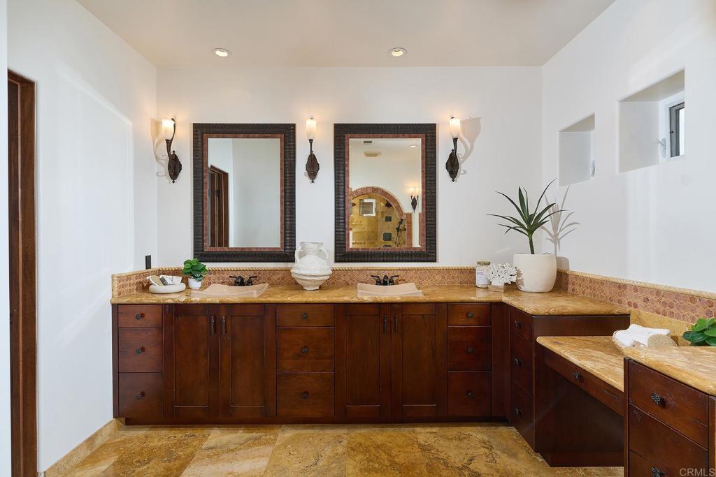 6811 VIANDA COURT