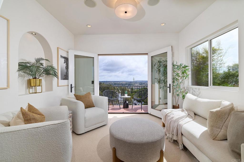 6811 VIANDA COURT