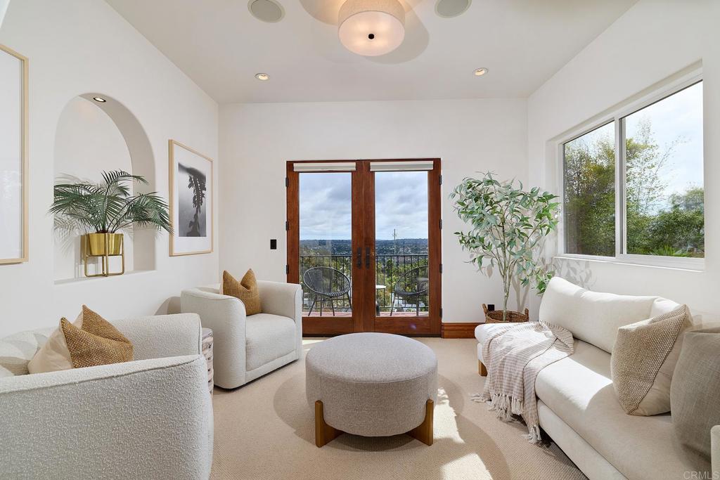 6811 VIANDA COURT