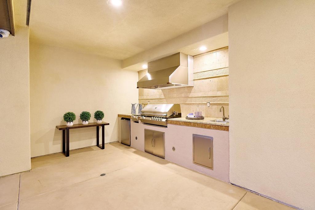 3205 Sitio Montecillo