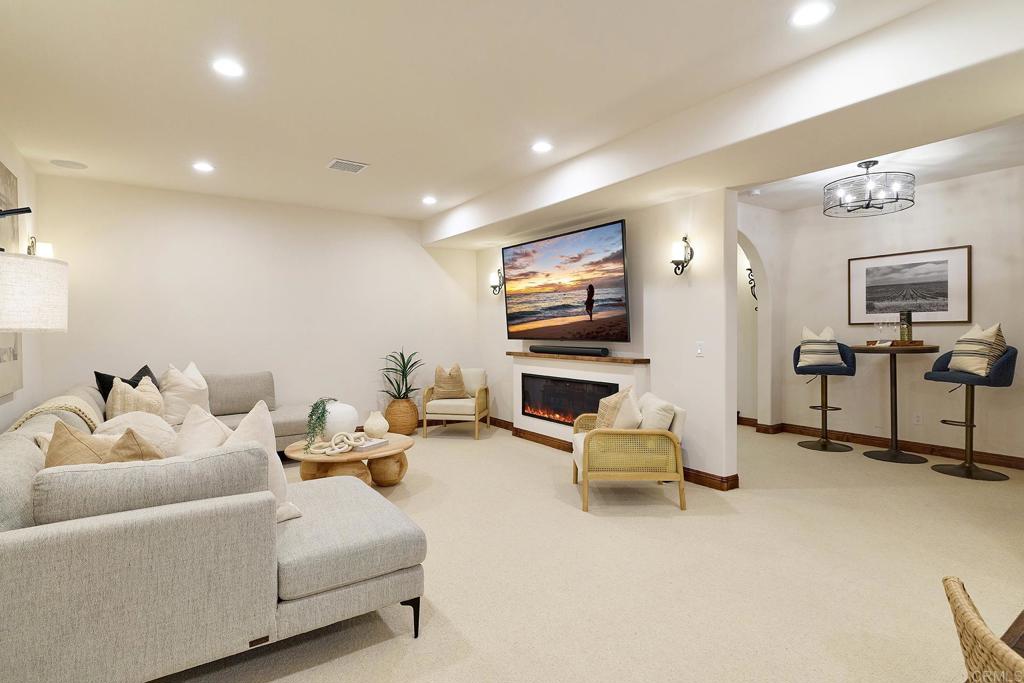 6811 VIANDA COURT