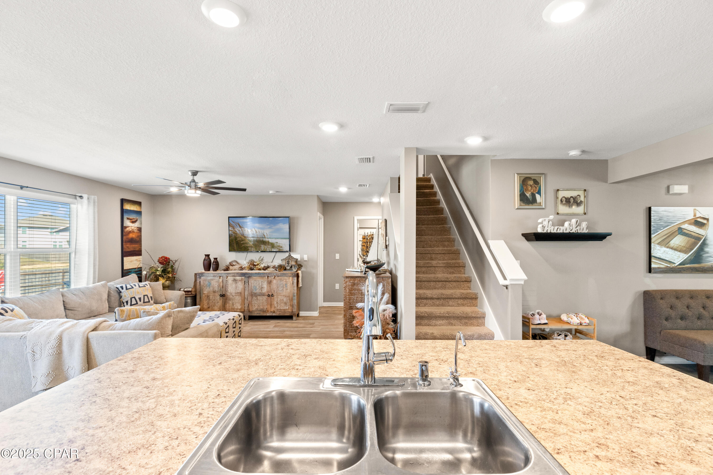 5805 Viking Way