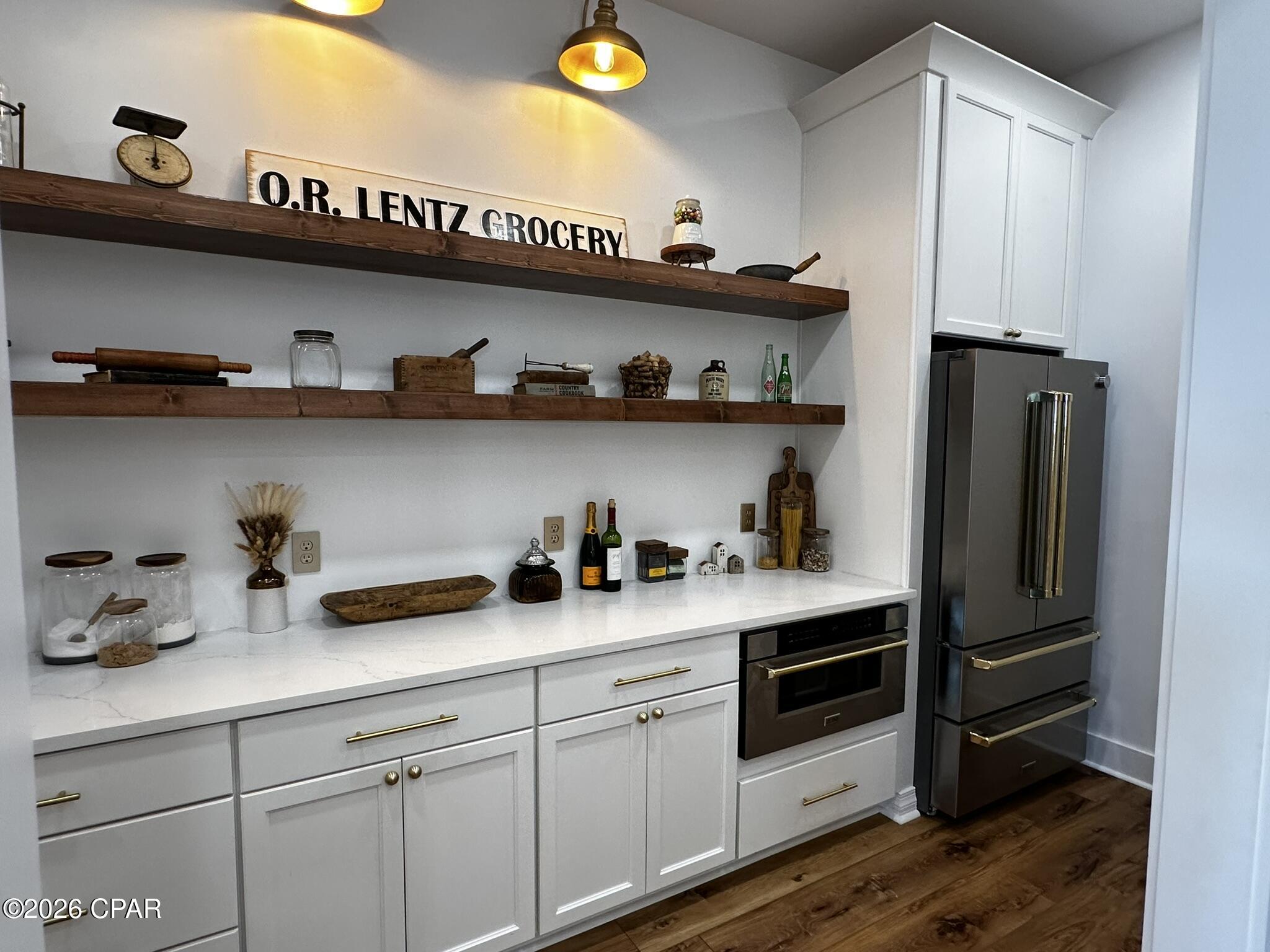 2821 Annette Avenue, Beach