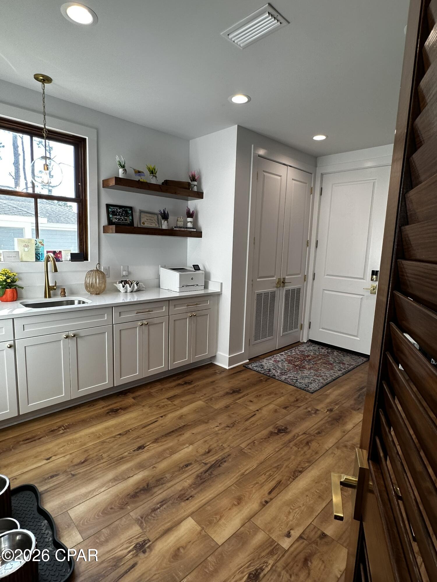 2821 Annette Avenue, Beach