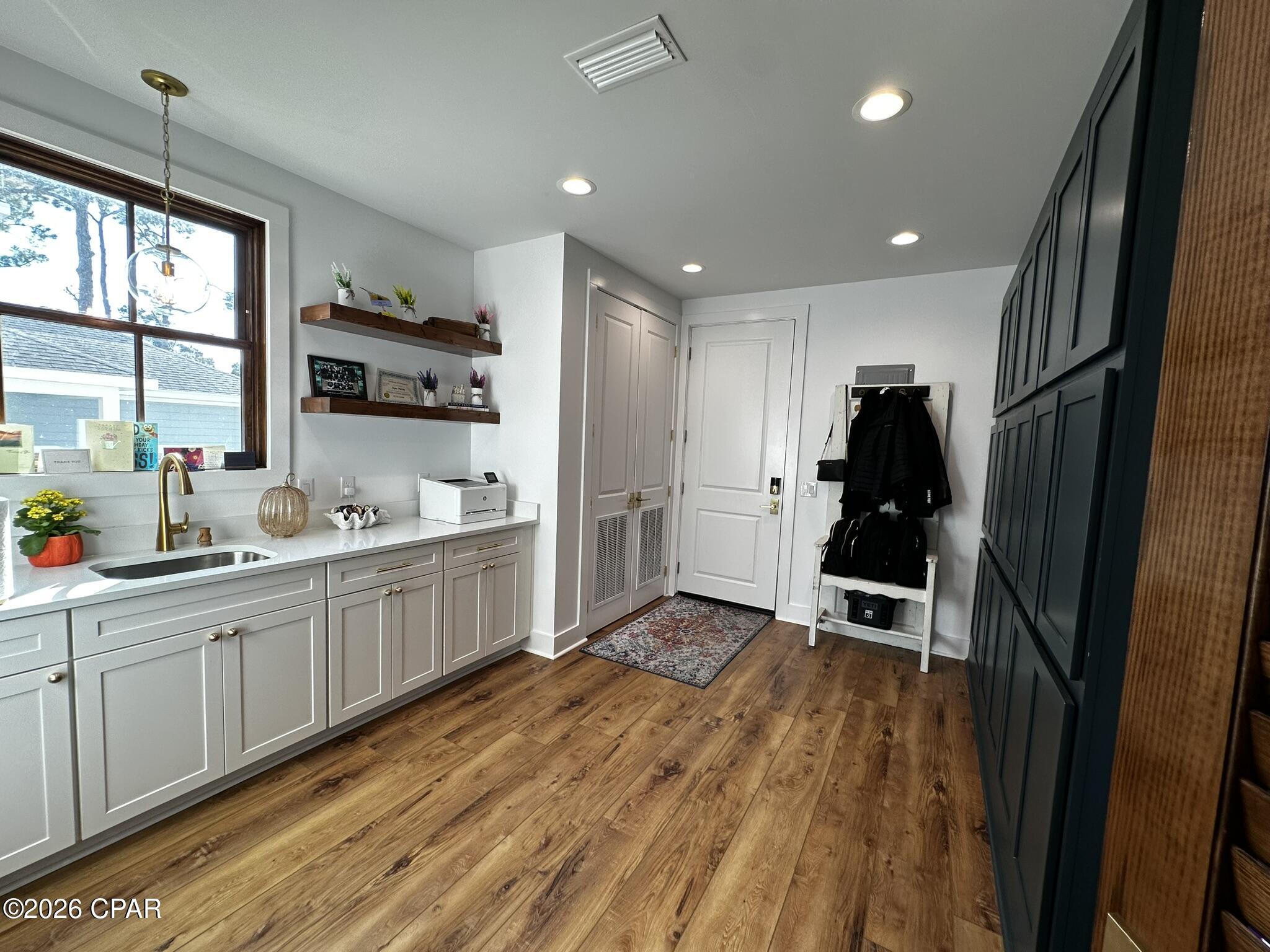 2821 Annette Avenue, Beach