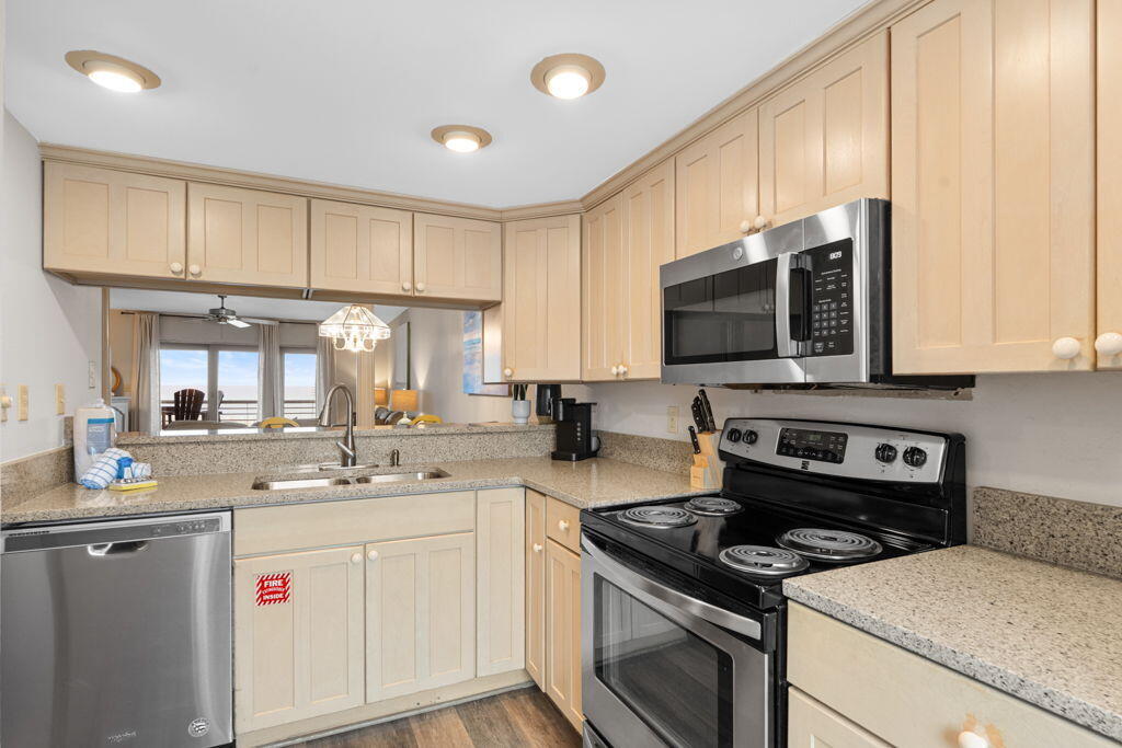 320 Beachfront Trail, 13