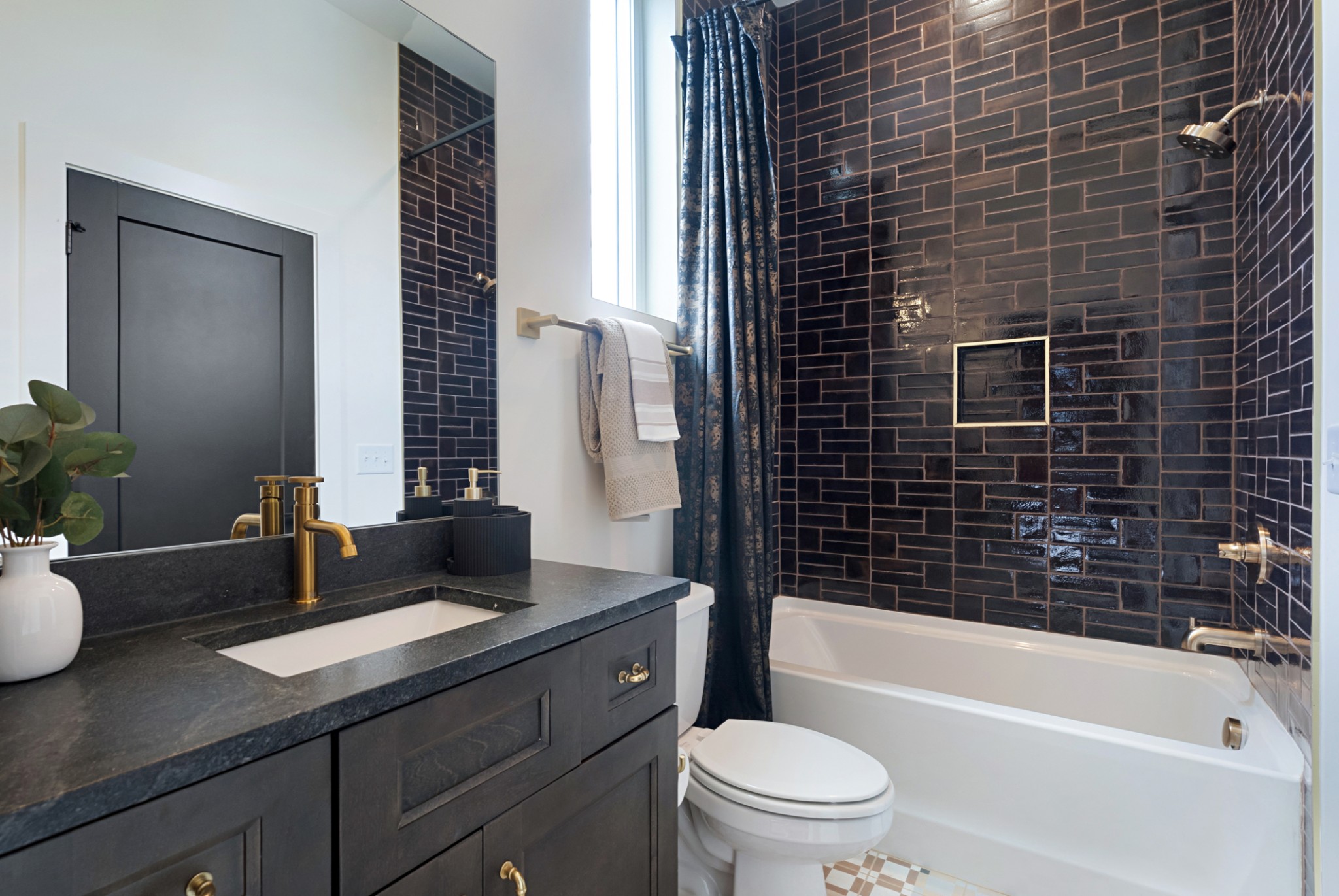 1622 County Hospital Rd Unit: The Maverick