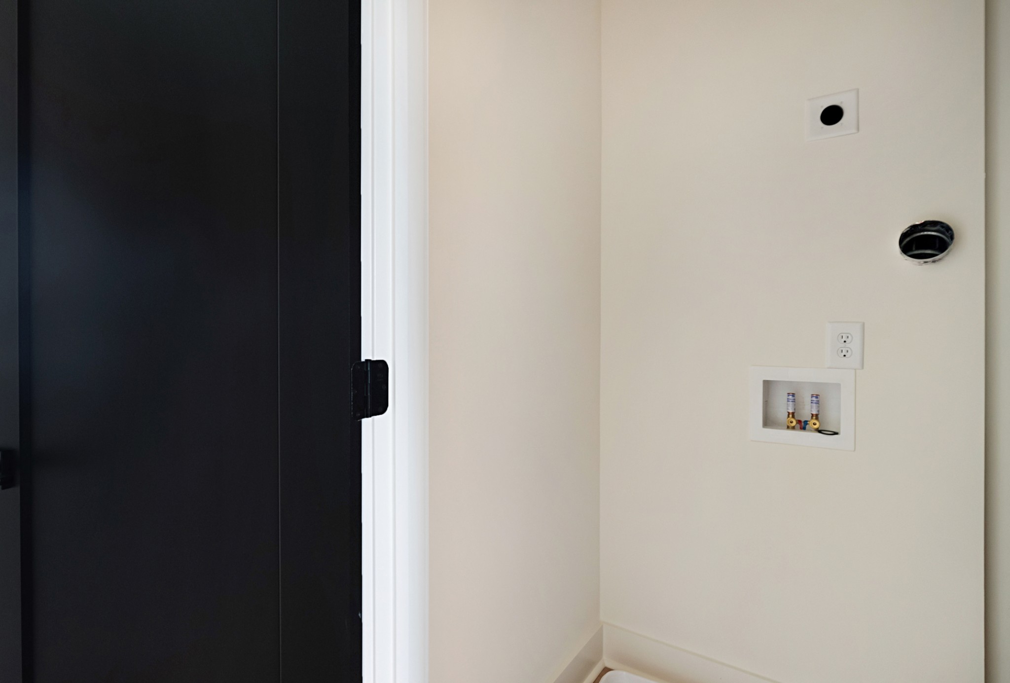 1624 County Hospital Rd Unit: The Outlaw