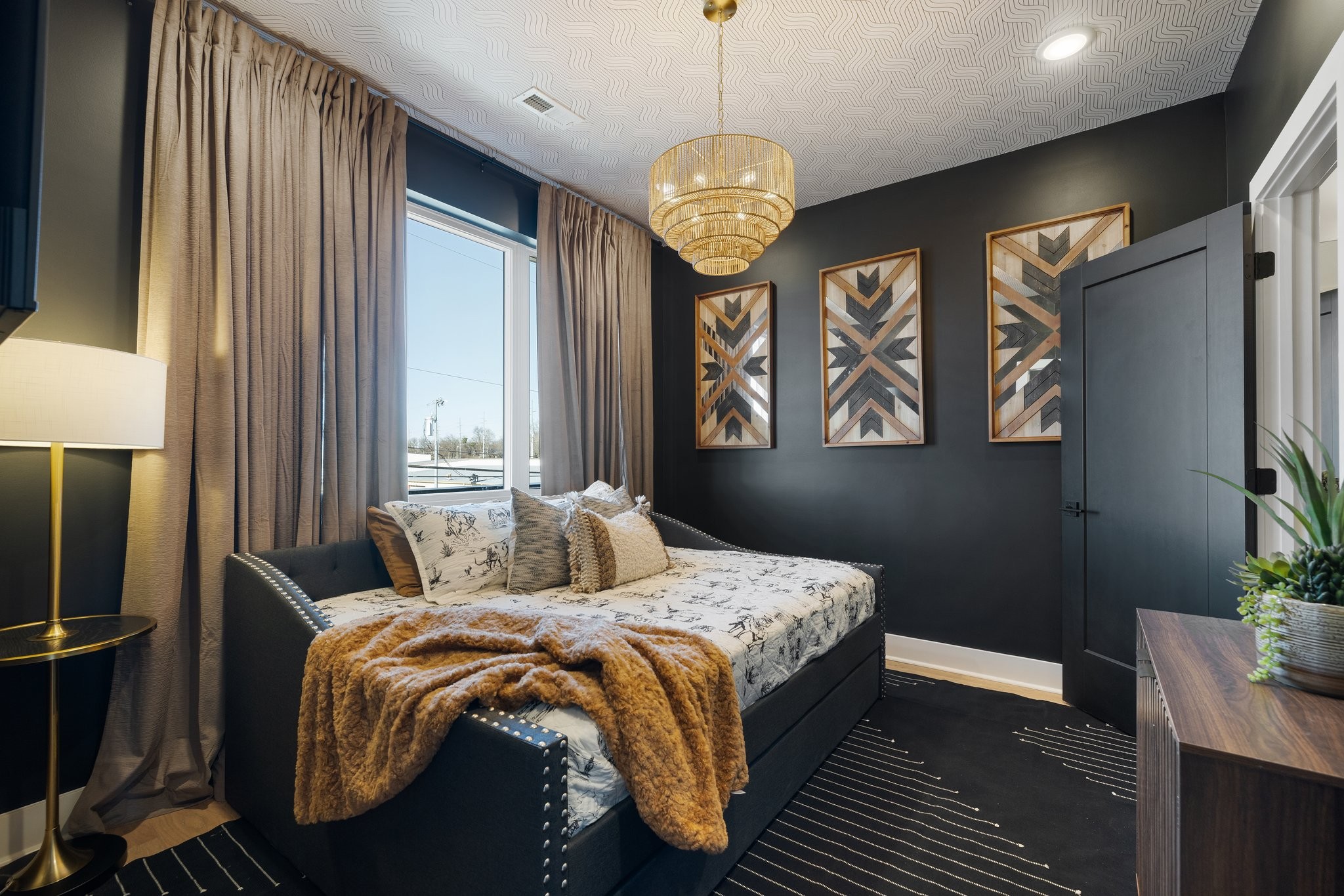 1614 County Hospital Rd Unit: The Posse