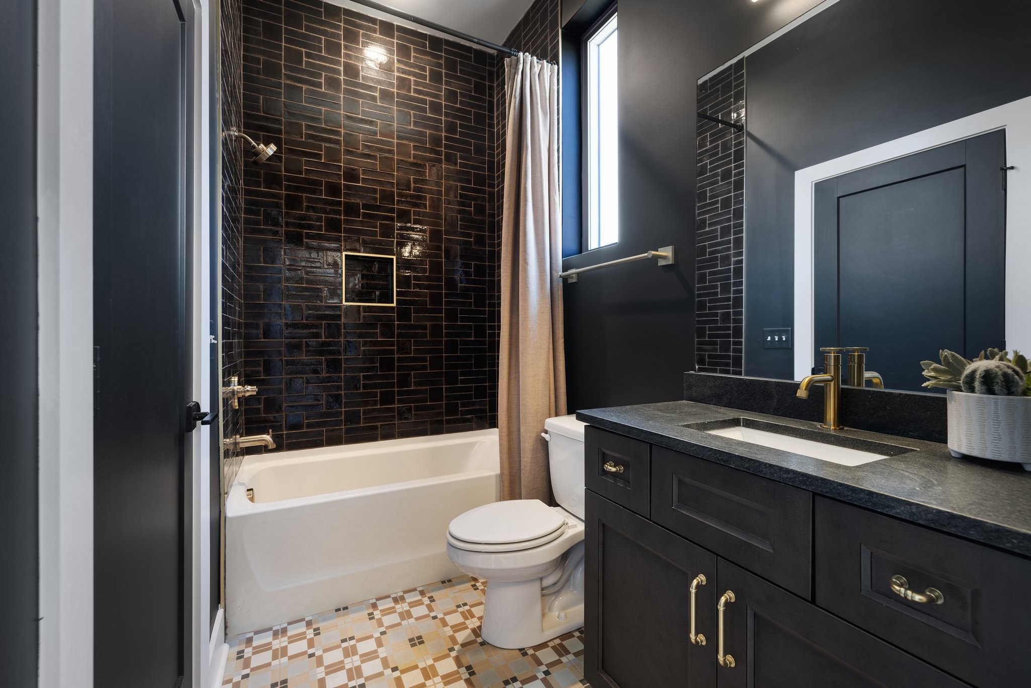 1614 County Hospital Rd Unit: The Posse