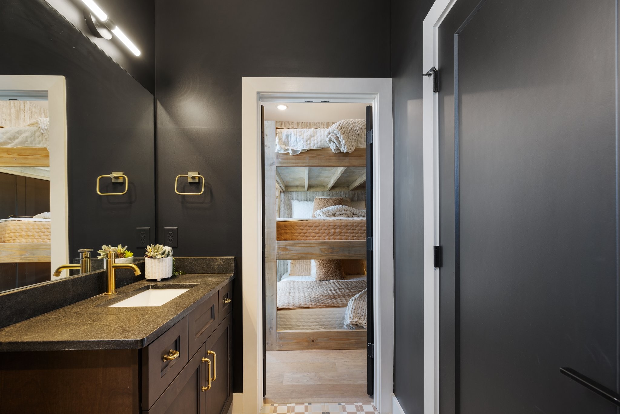 1614 County Hospital Rd Unit: The Posse