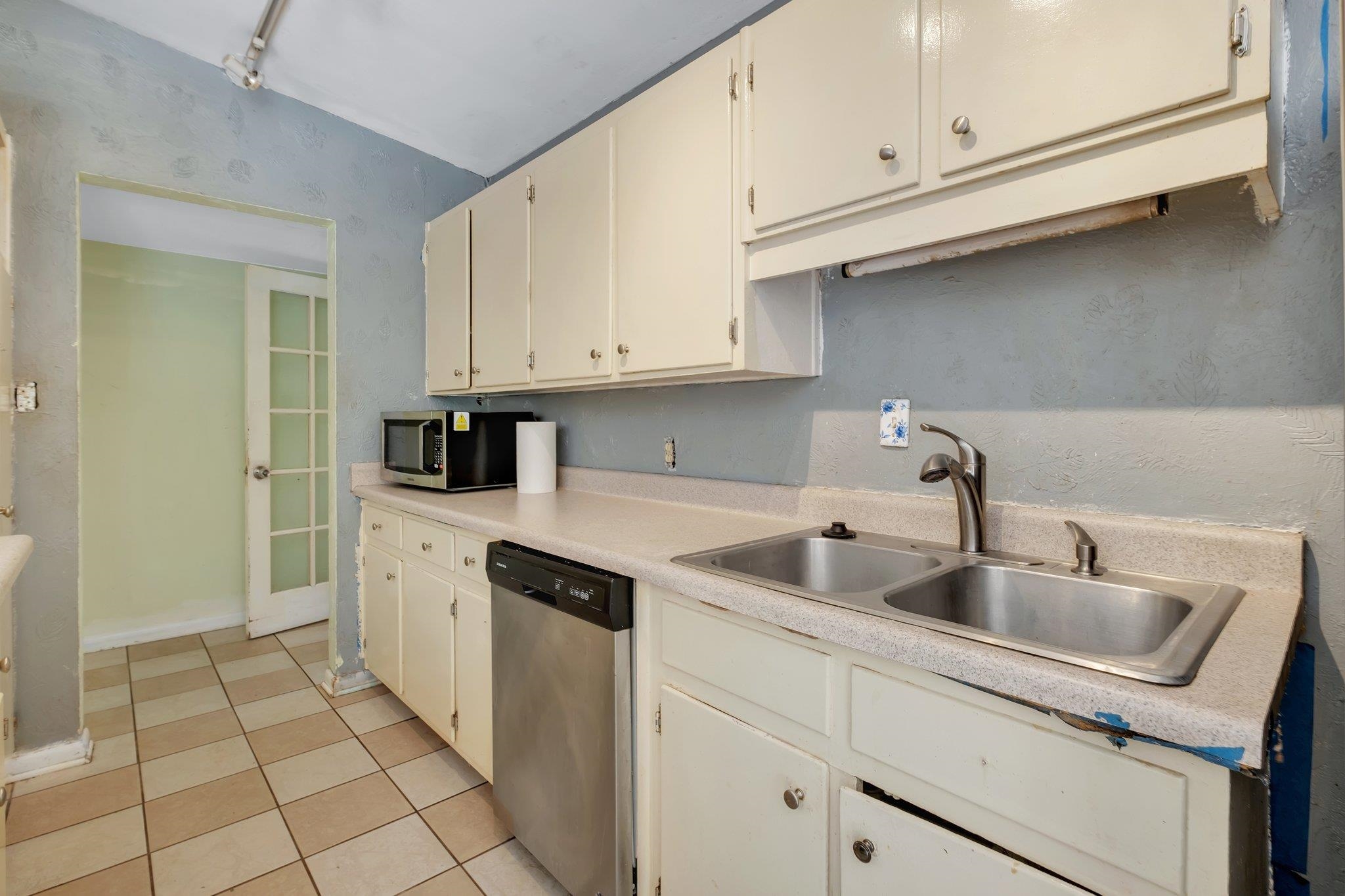 1112 Pinecrest Drive