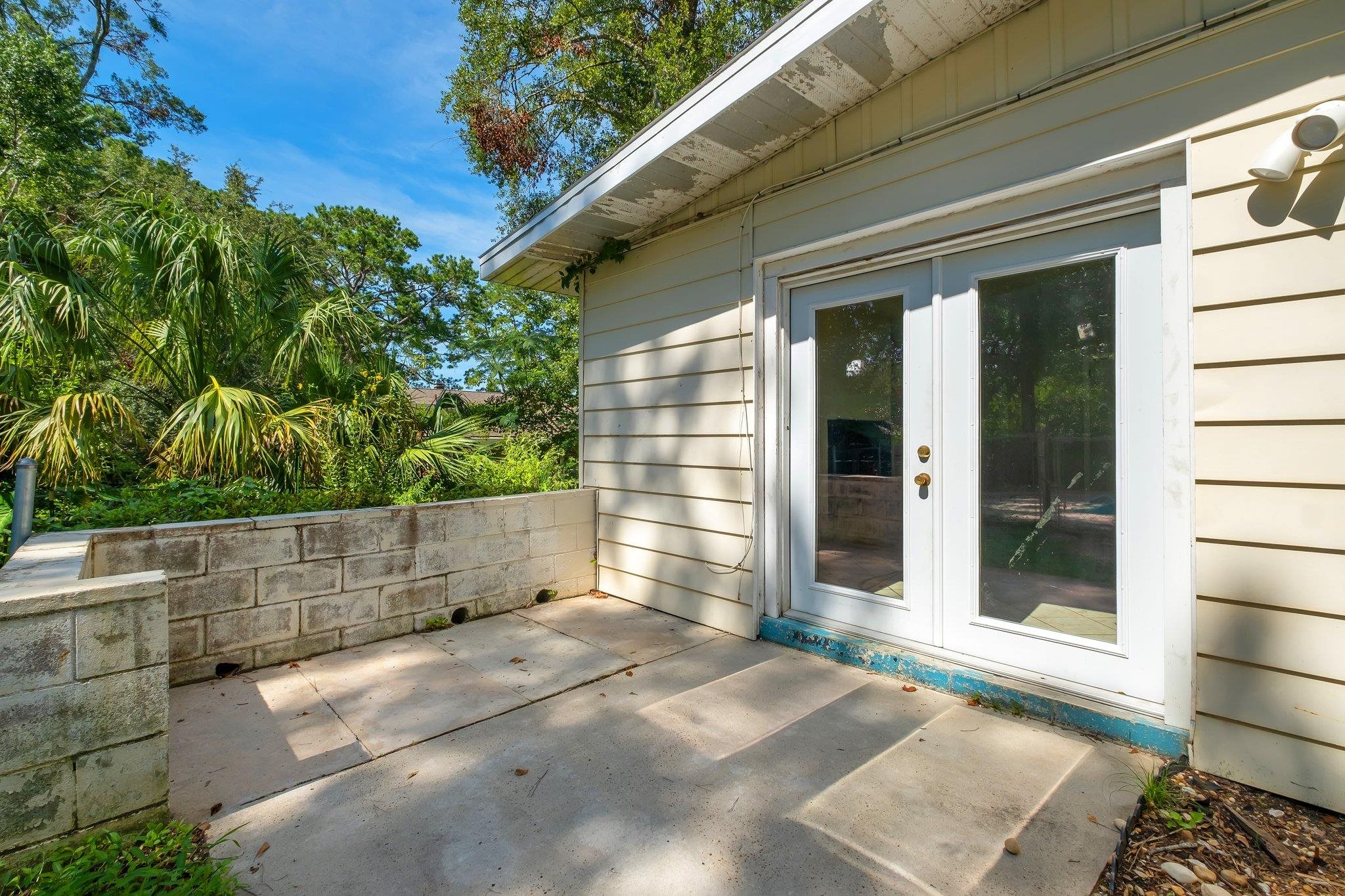 1112 Pinecrest Drive