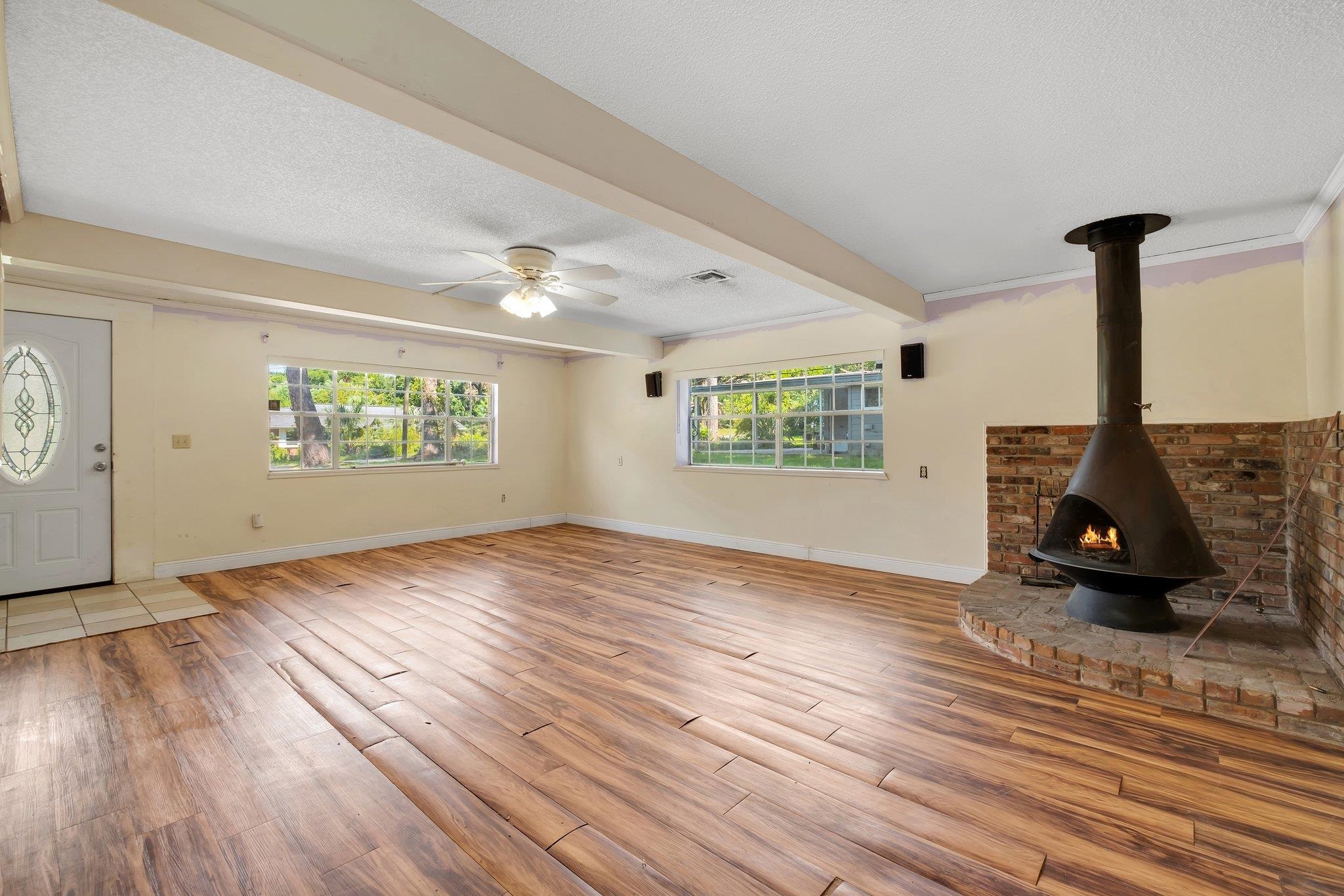 1112 Pinecrest Drive