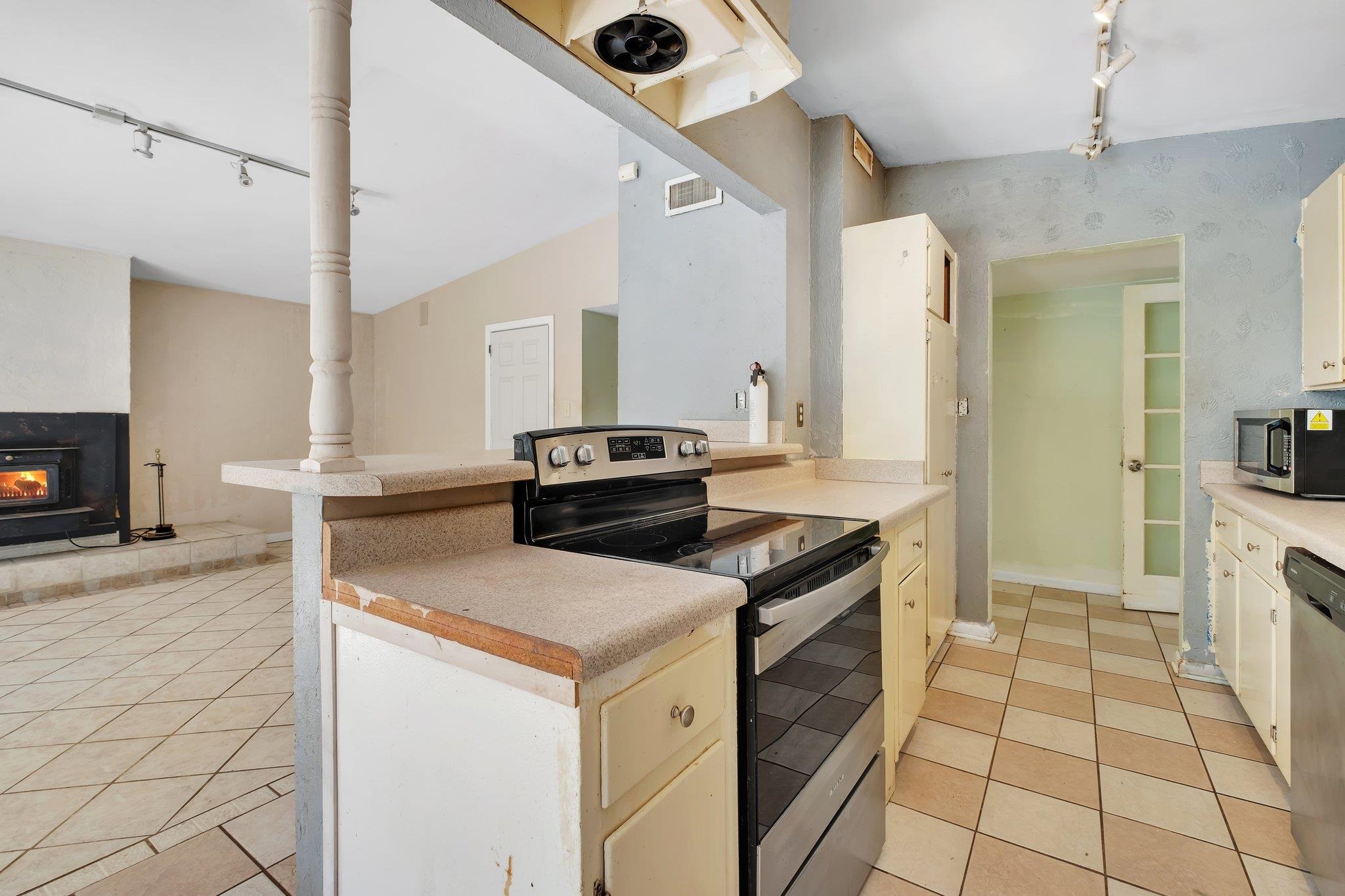 1112 Pinecrest Drive