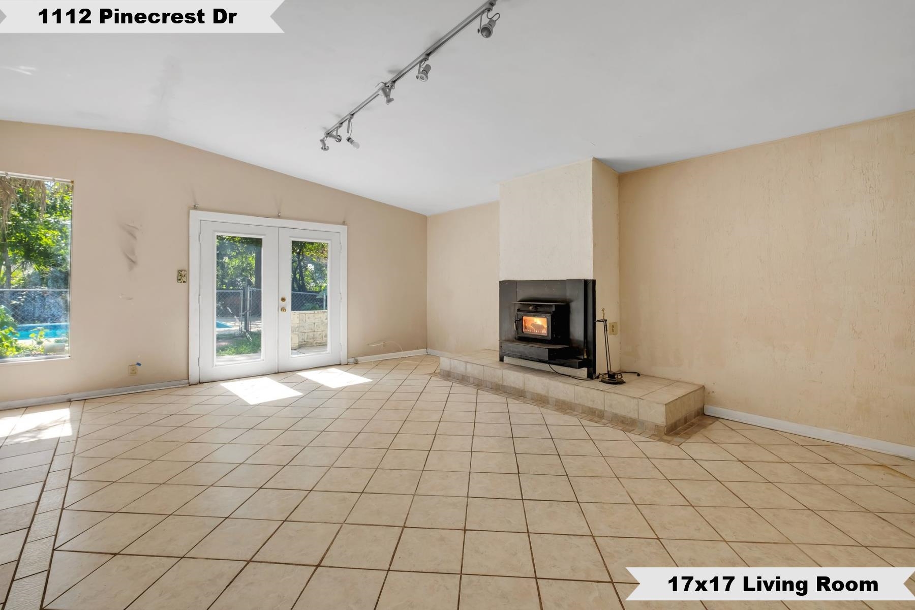 1112 Pinecrest Drive