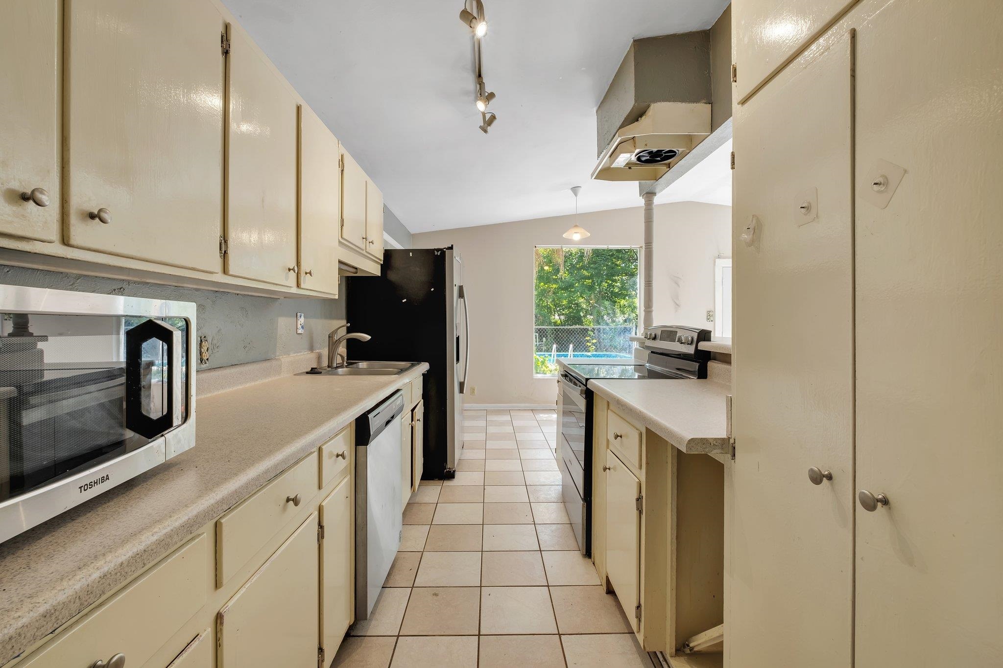 1112 Pinecrest Drive