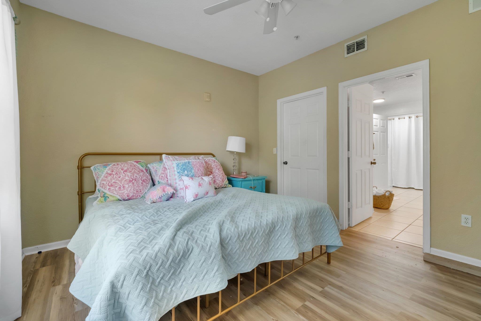 2801 Chancellorsville Drive Unit: 826