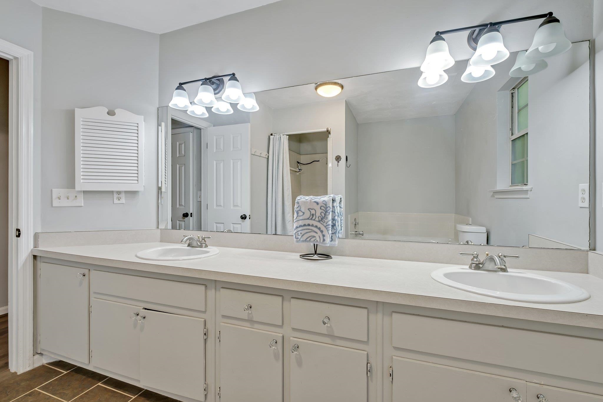 8368 Chickasaw Trail