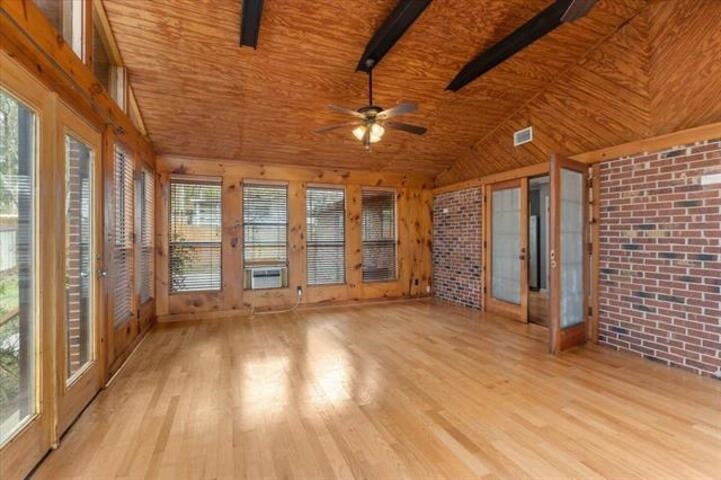 1908 Hideaway Court