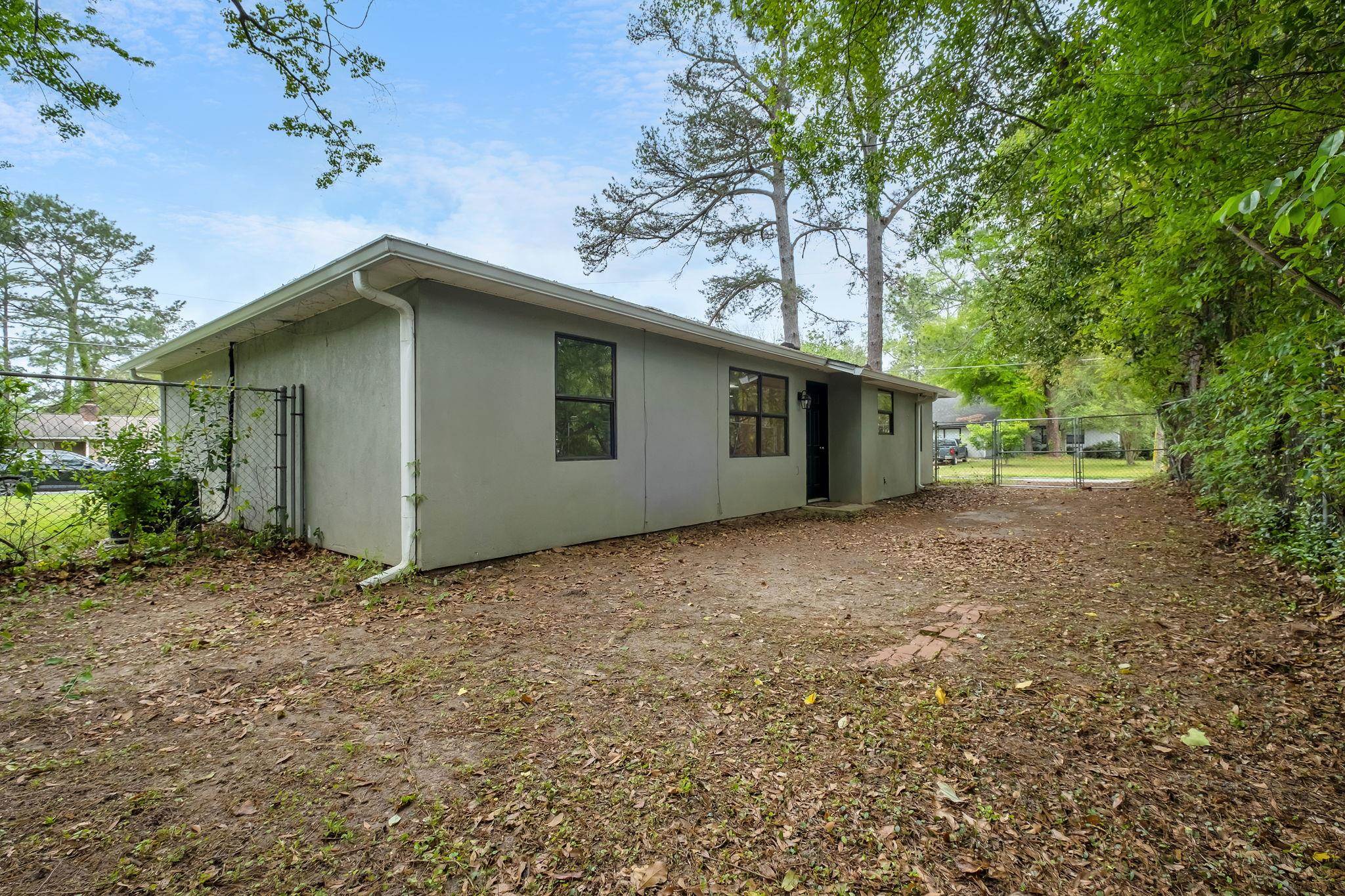 3325 W Whitney Drive