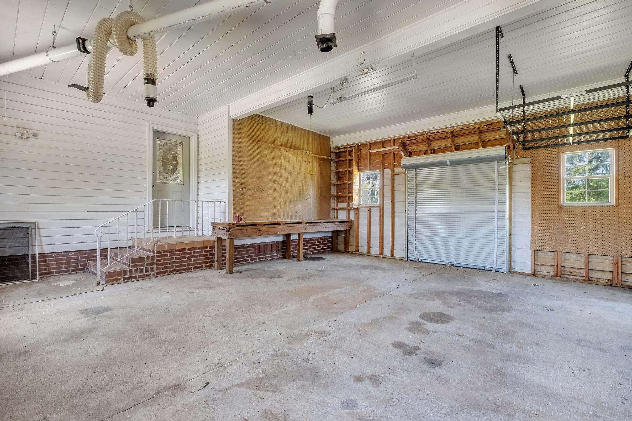 1093 Bassett Road