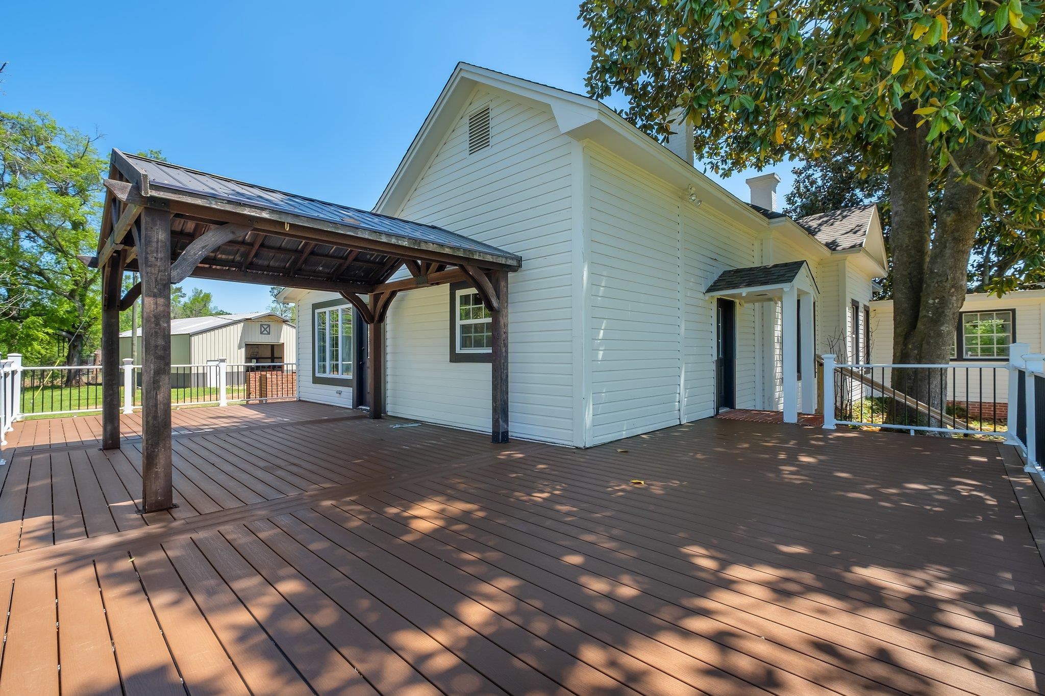 1093 Bassett Road