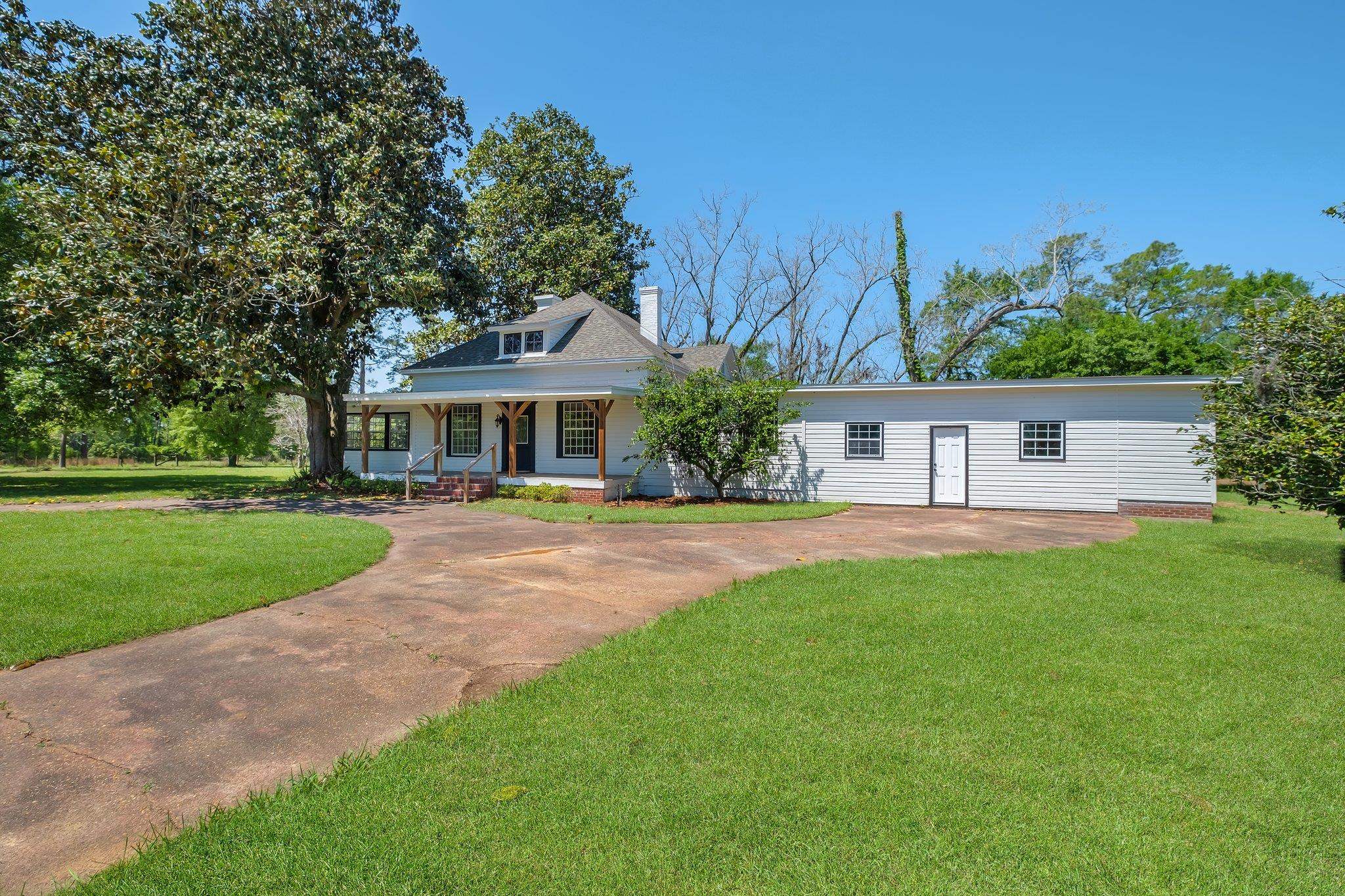 1093 Bassett Road