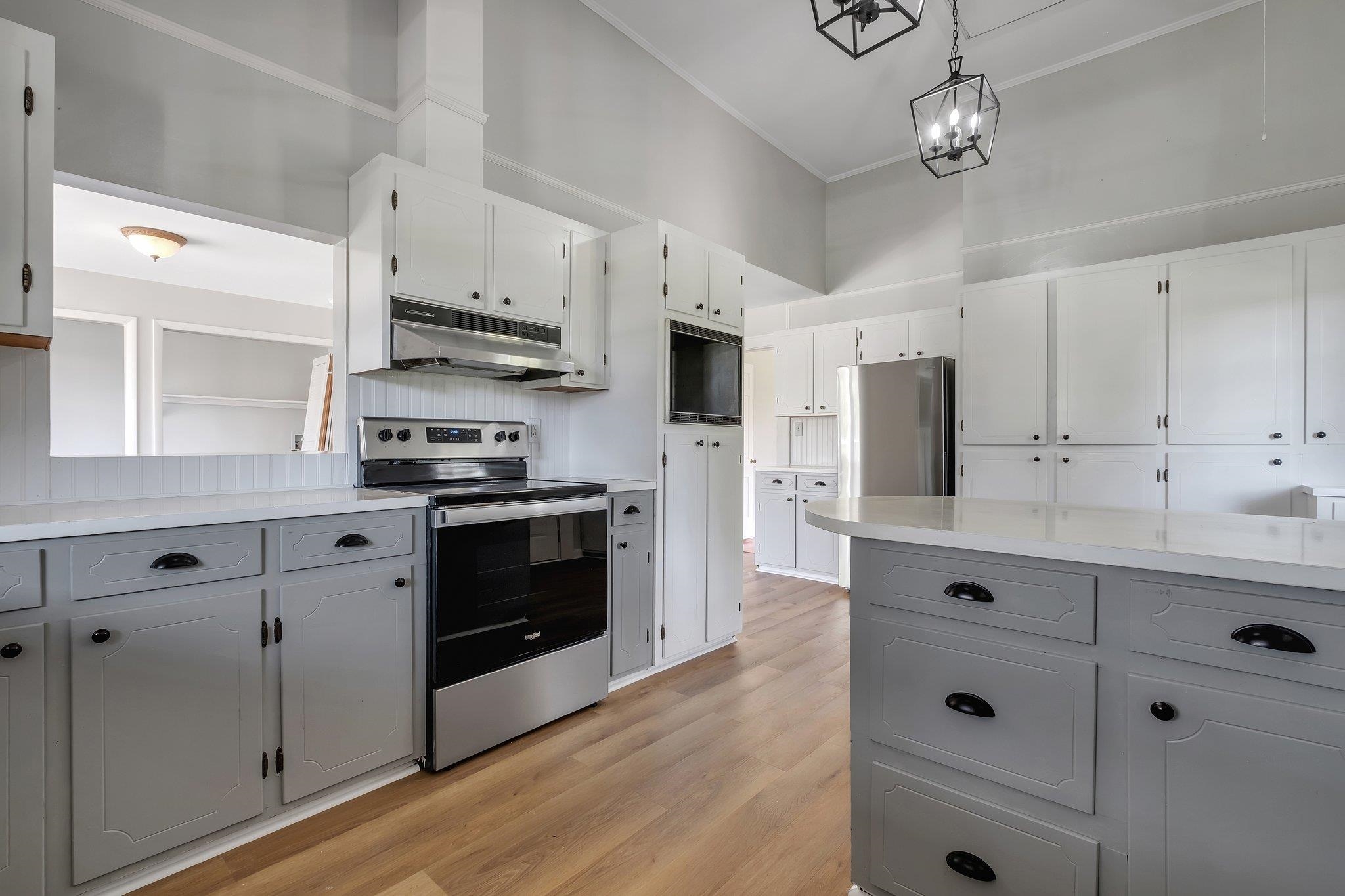 1093 Bassett Road