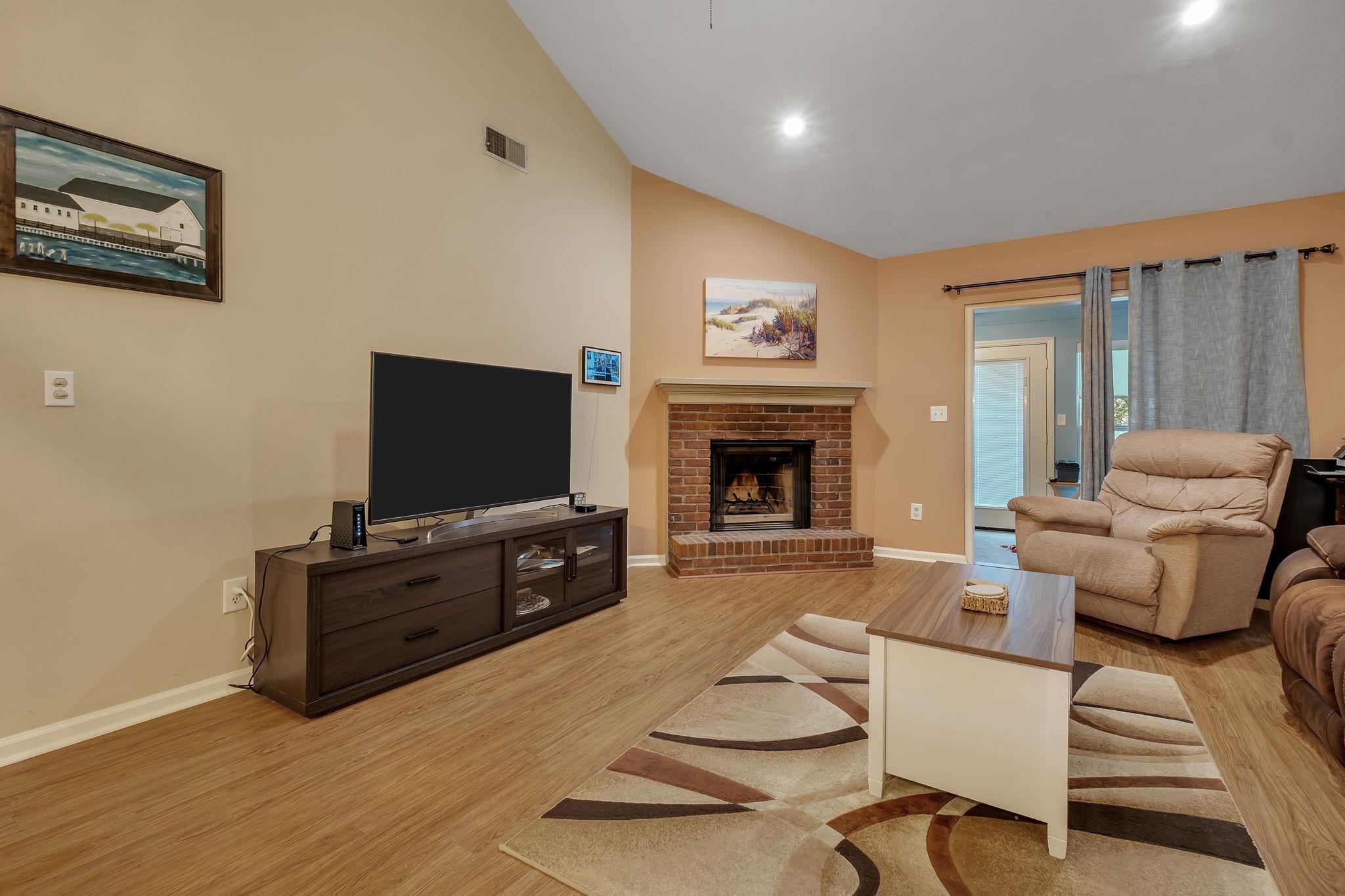 814 ELIZABETH Drive