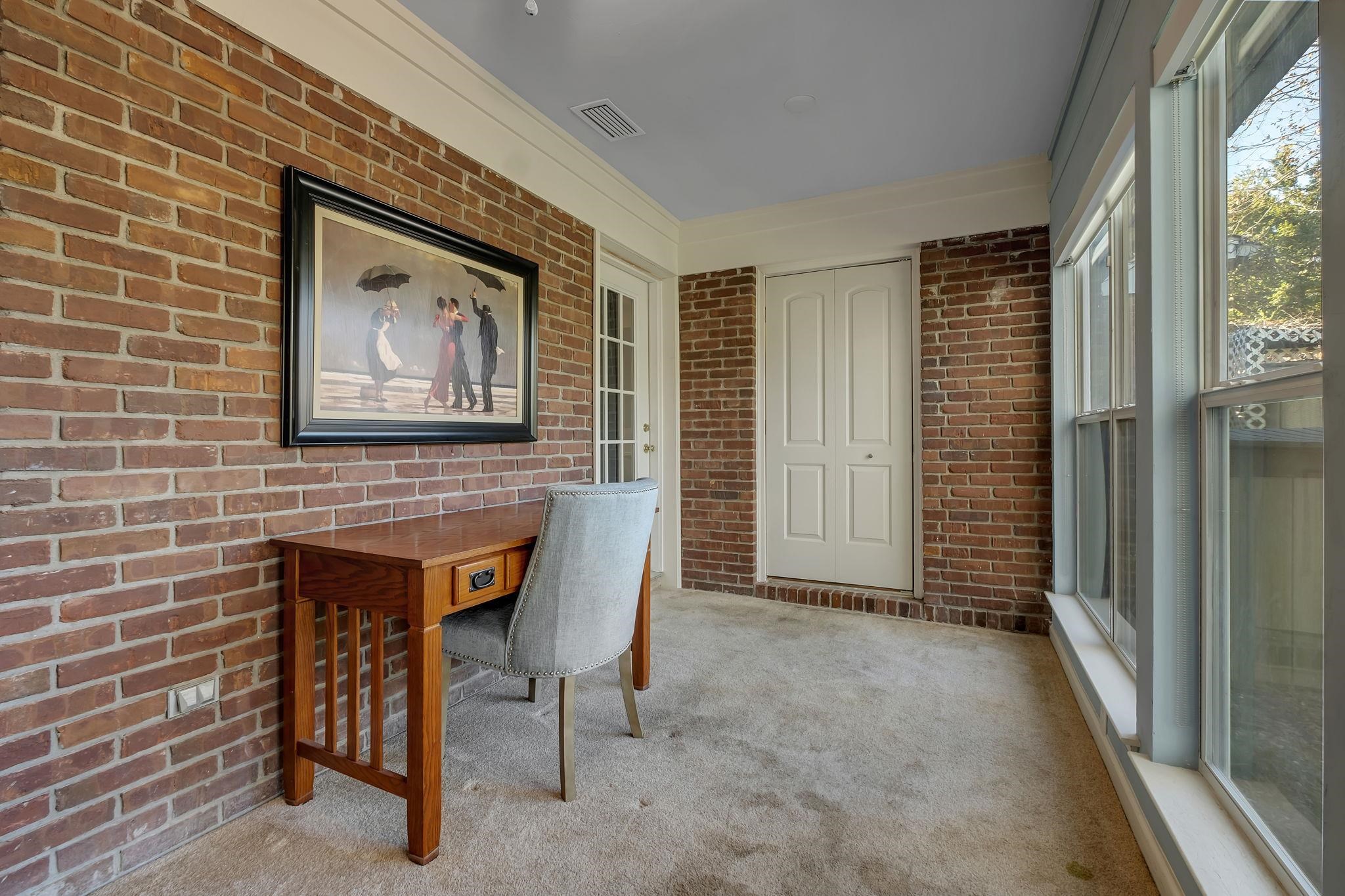 814 ELIZABETH Drive