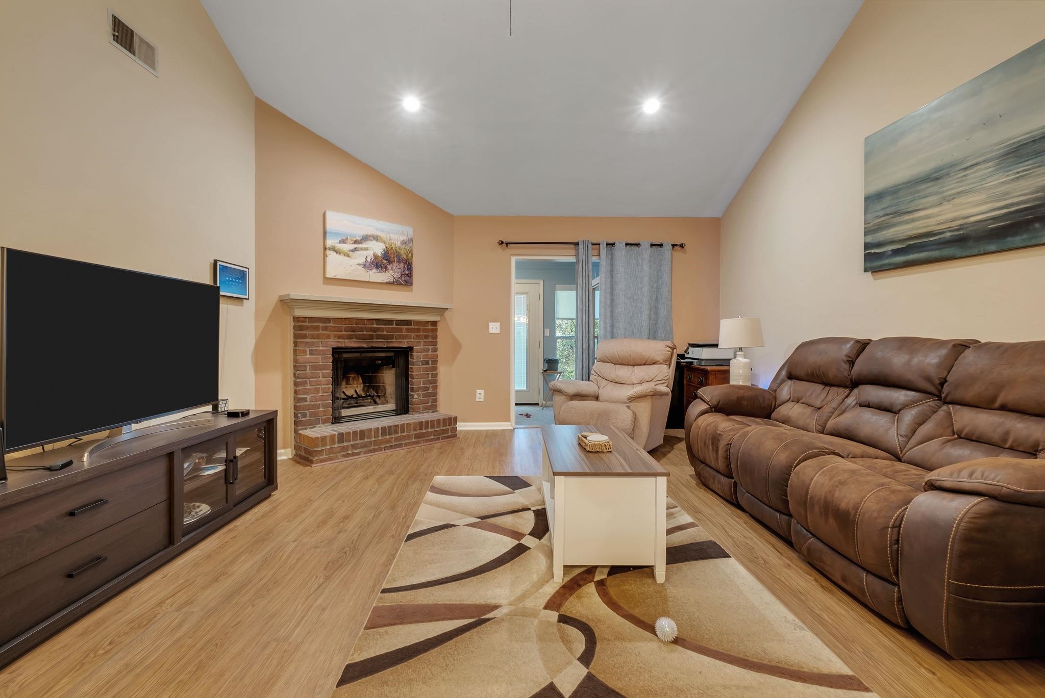 814 ELIZABETH Drive