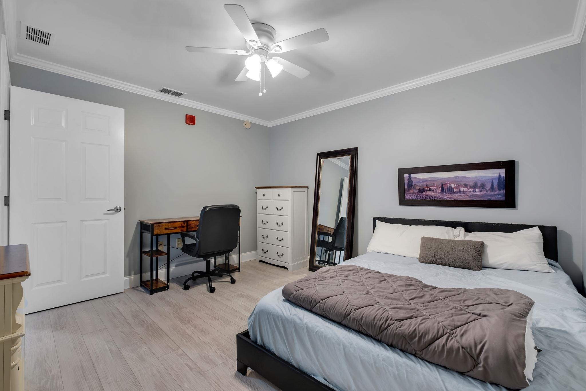 215 W College Avenue Unit: 903