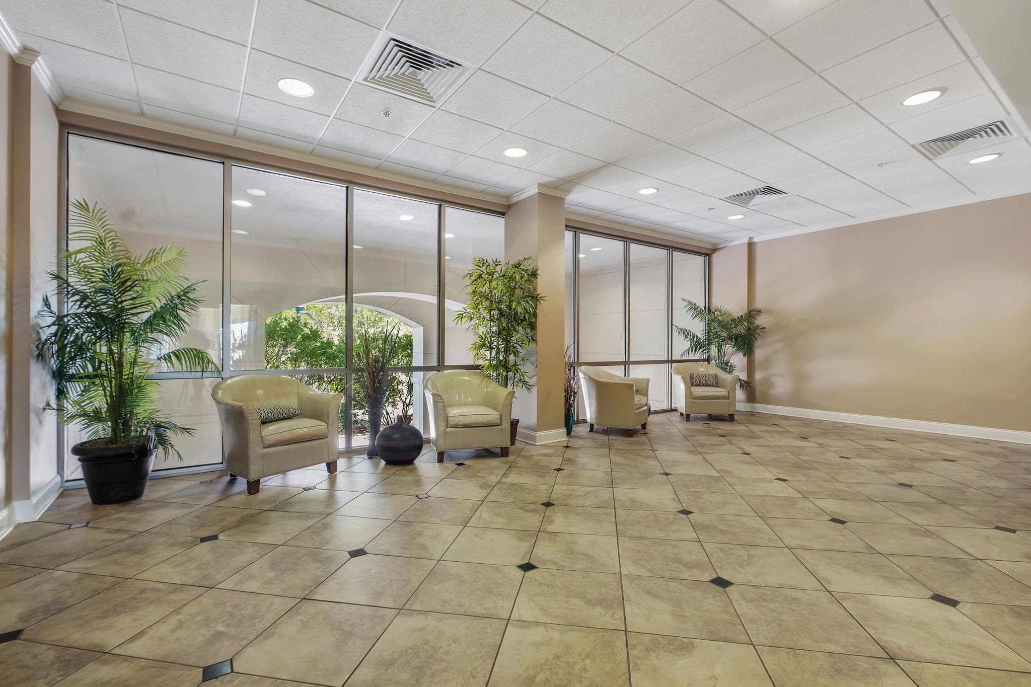 215 W College Avenue Unit: 903
