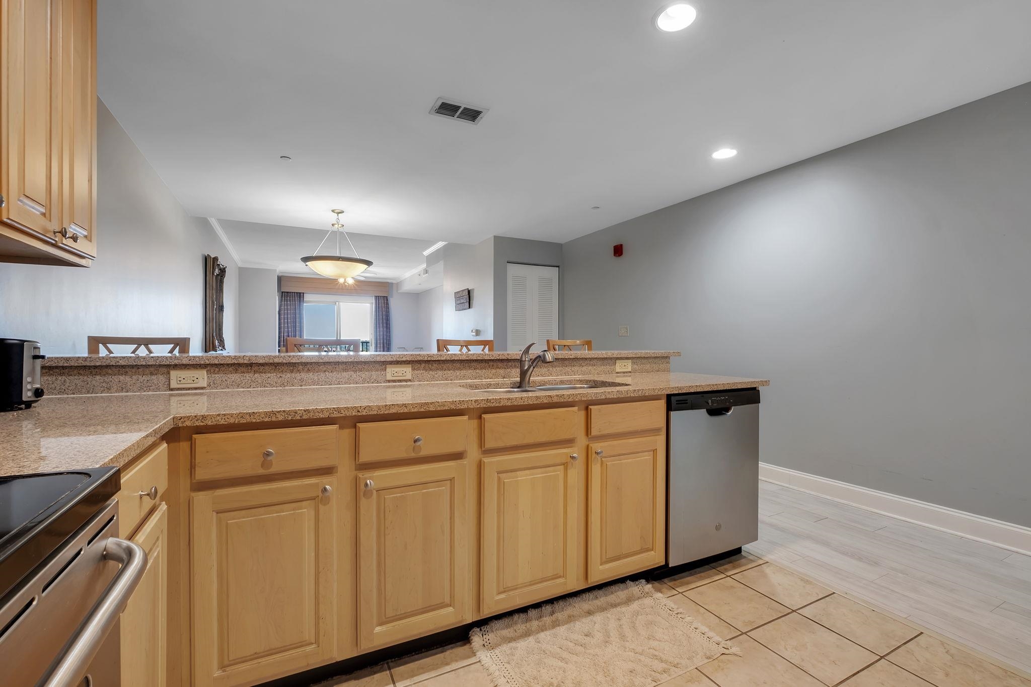 215 W College Avenue Unit: 903